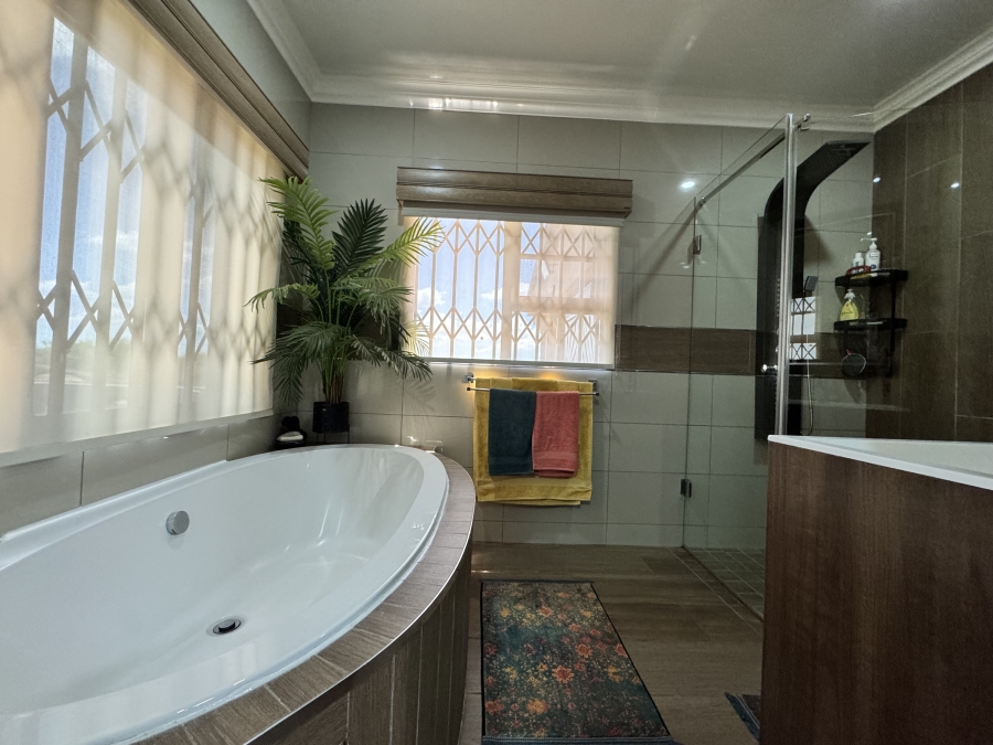 4 Bedroom Property for Sale in Wilkoppies North West